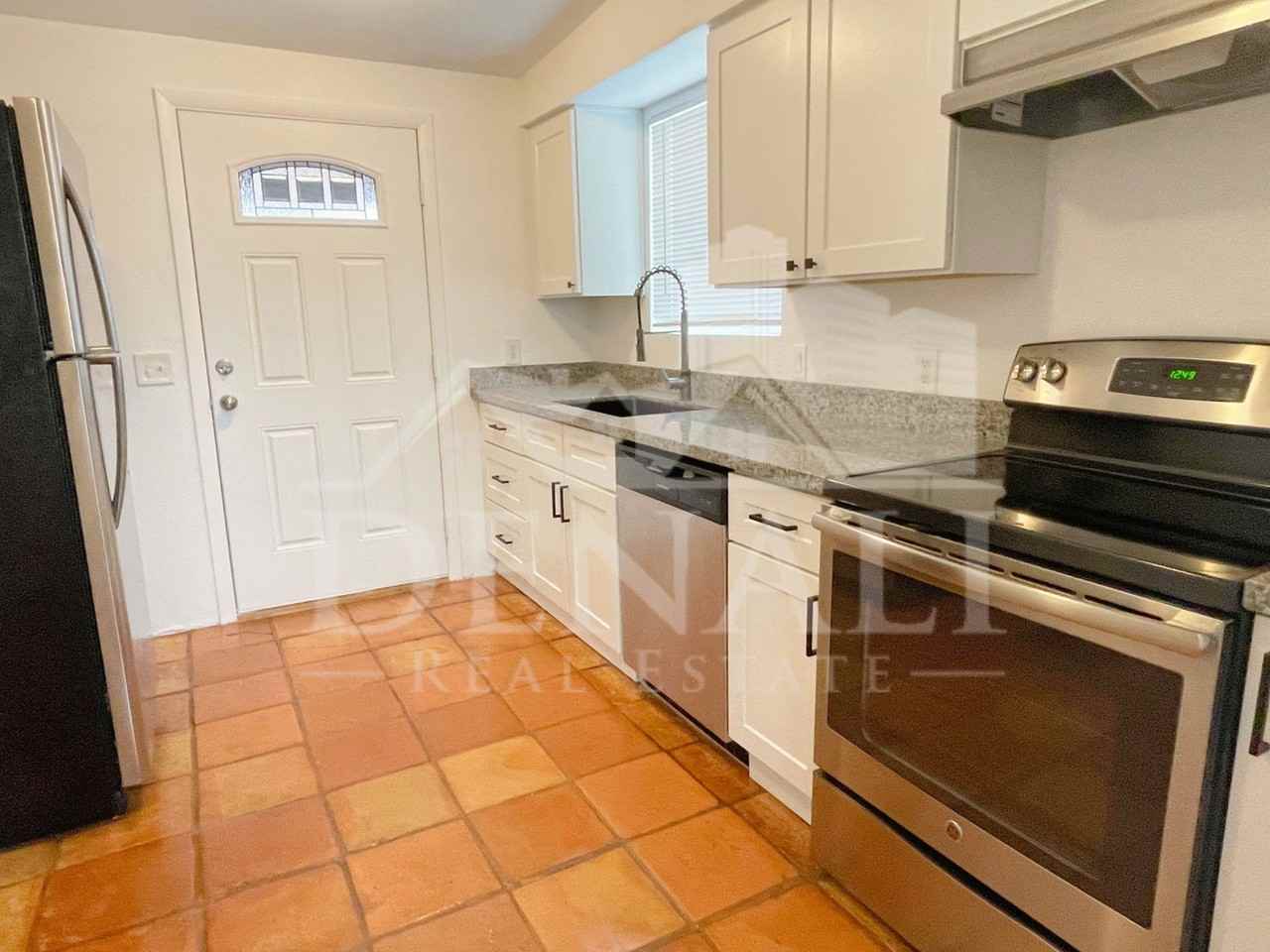 1404 W Fresno St #1 - Photo 5 of 15