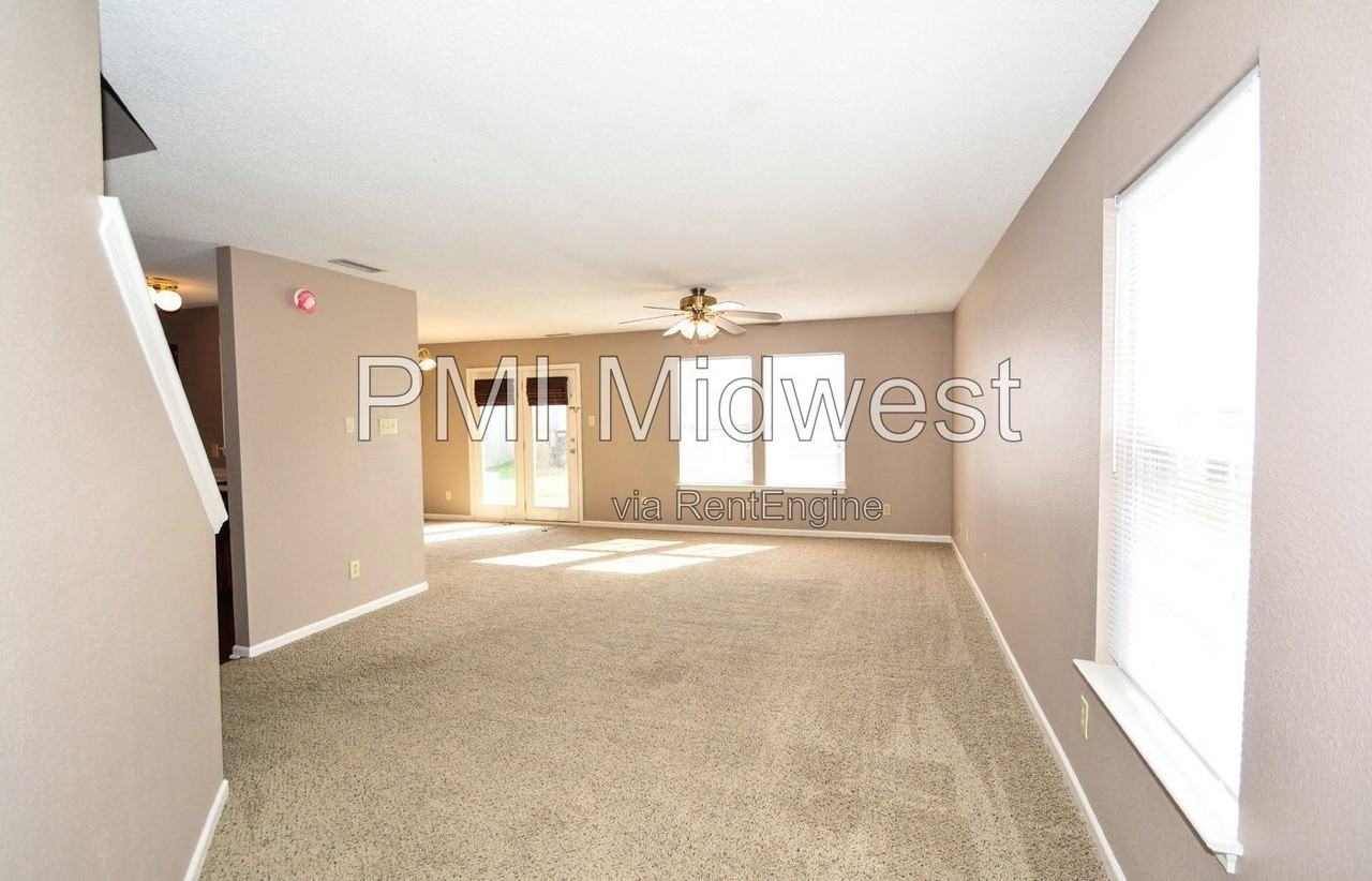 4537 Connaught East Dr - Photo 2 of 31