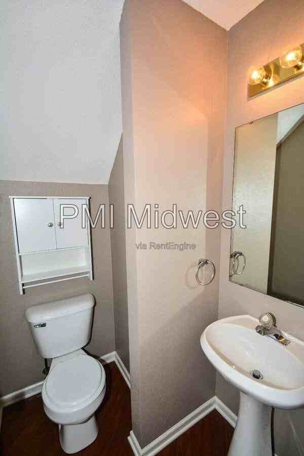 4537 Connaught East Dr - Photo 7 of 31