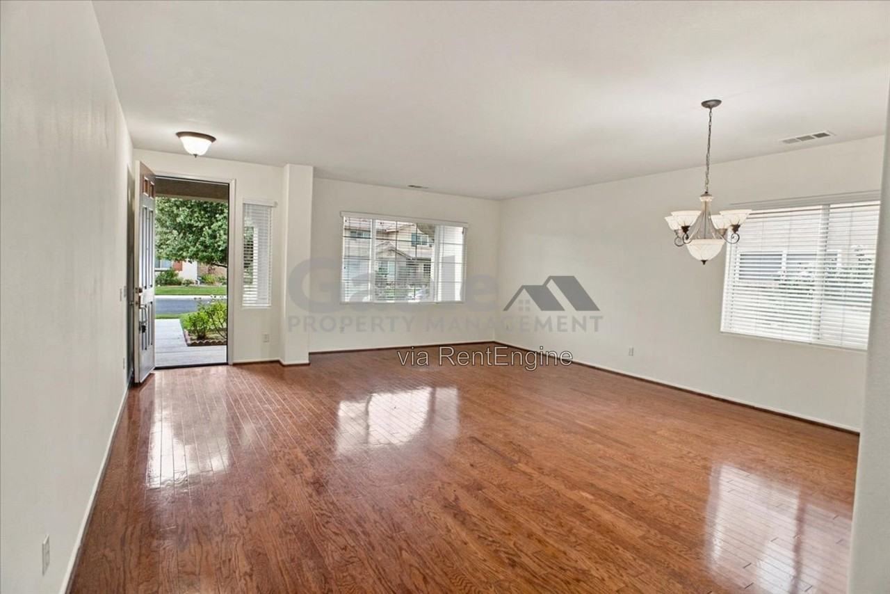29538 Big Bend Pl - Photo 4 of 24
