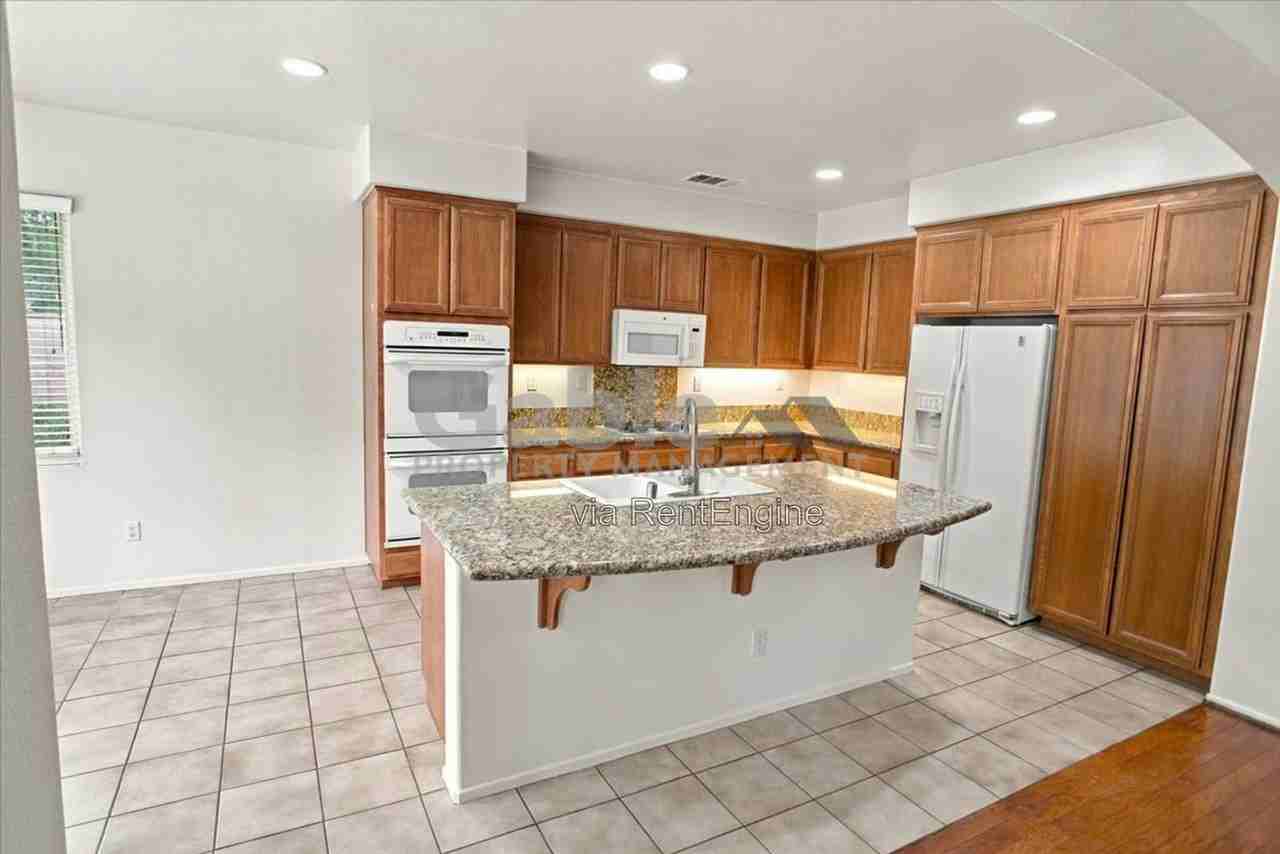 29538 Big Bend Pl - Photo 6 of 24