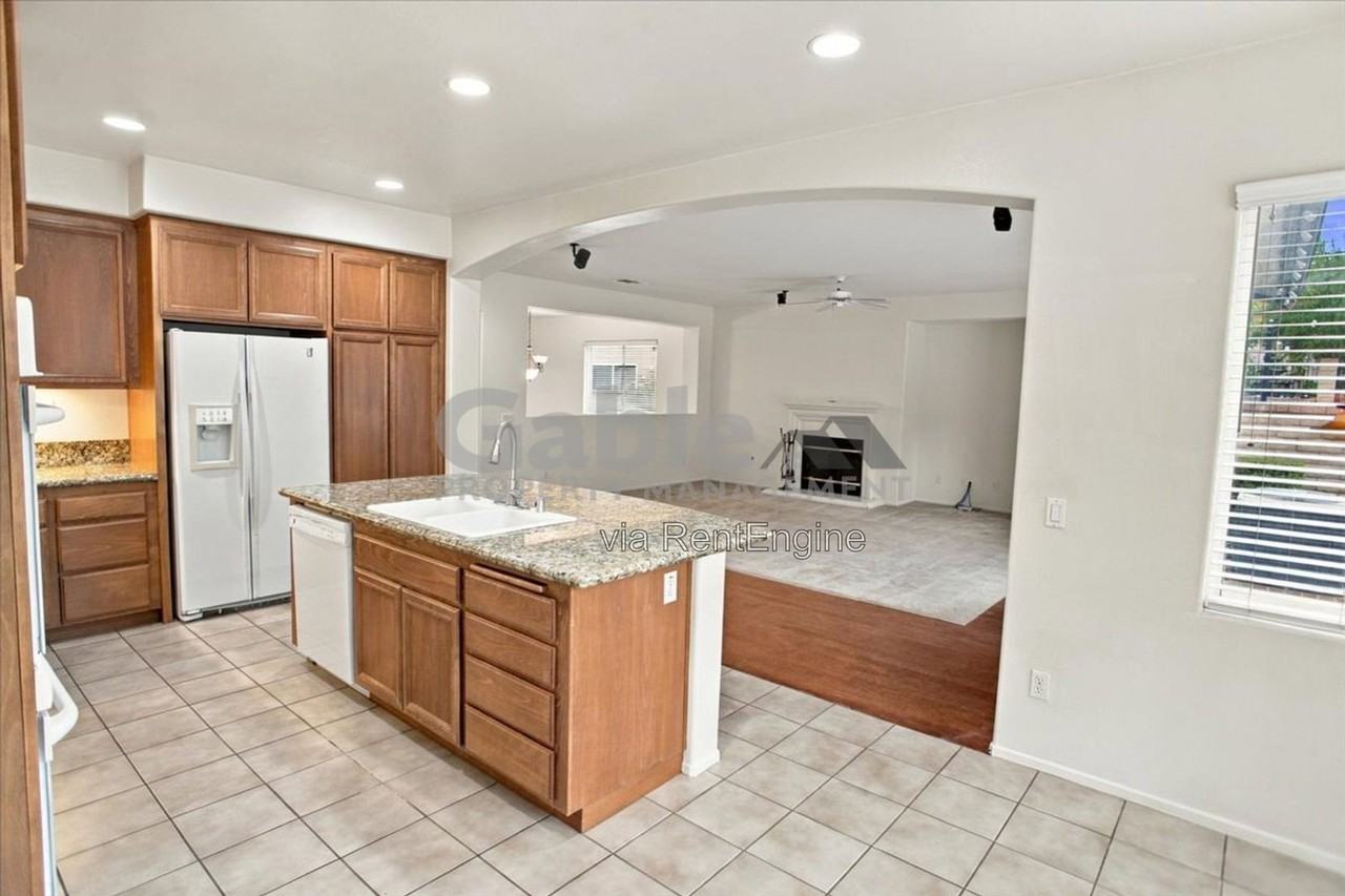 29538 Big Bend Pl - Photo 7 of 24