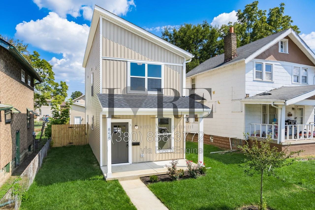858 E Starr Ave - Photo 2 of 40