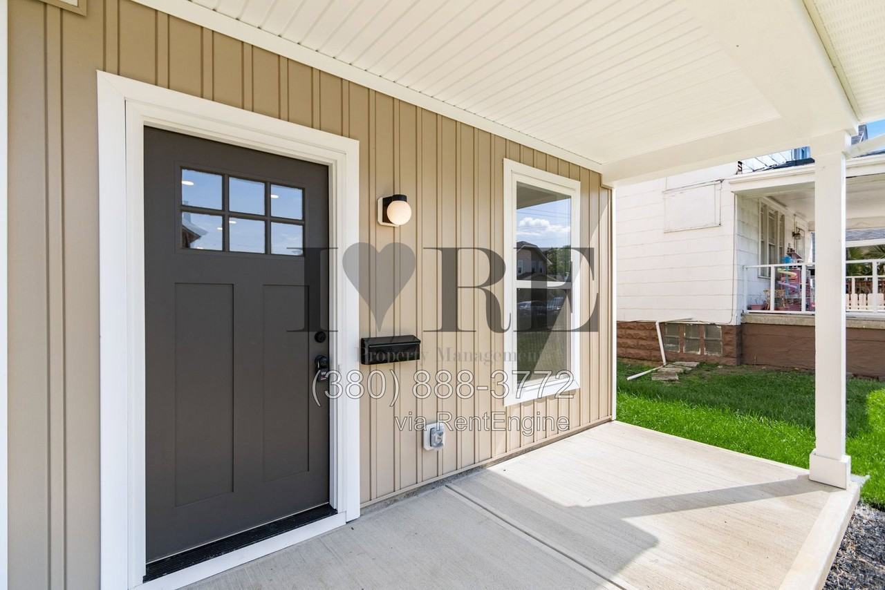 858 E Starr Ave - Photo 3 of 40