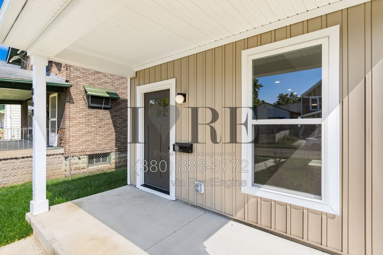 858 E Starr Ave - Photo 4 of 40
