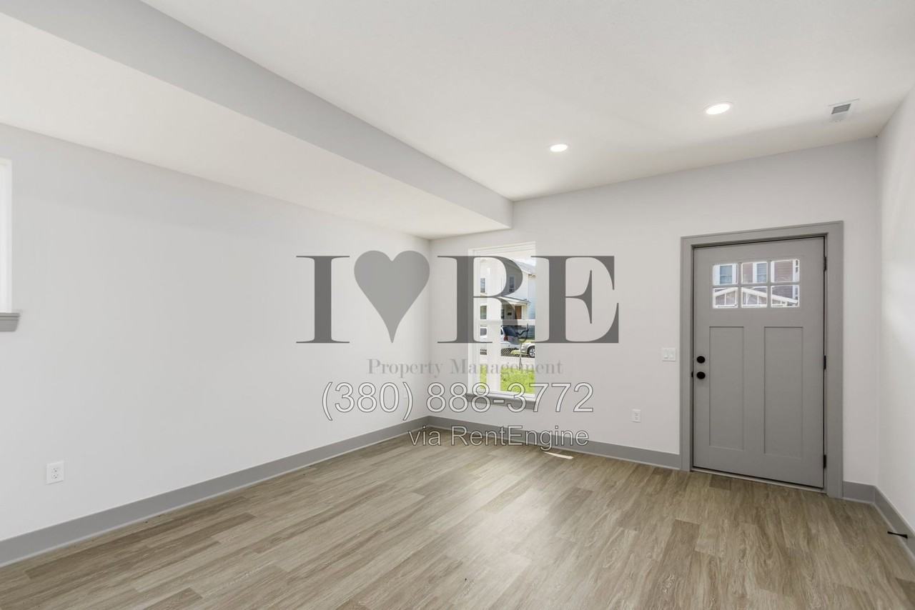 858 E Starr Ave - Photo 5 of 40