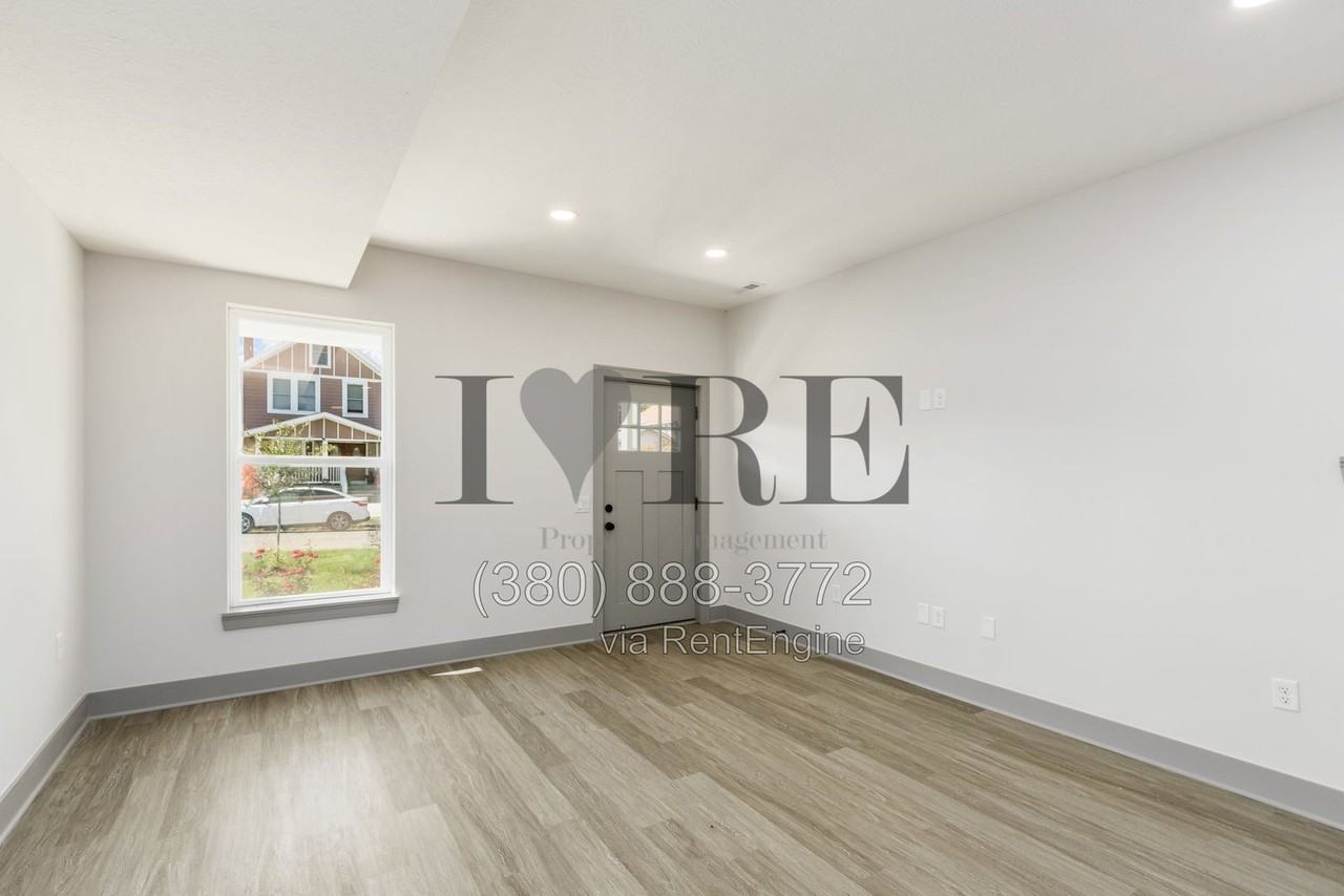 858 E Starr Ave - Photo 6 of 40