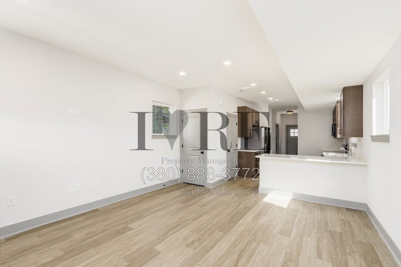 858 E Starr Ave - Photo 7 of 40