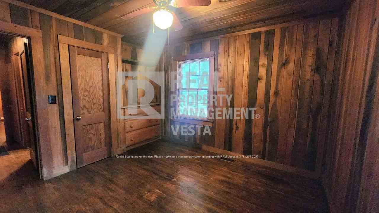 214 Riley Ave - Photo 5 of 11