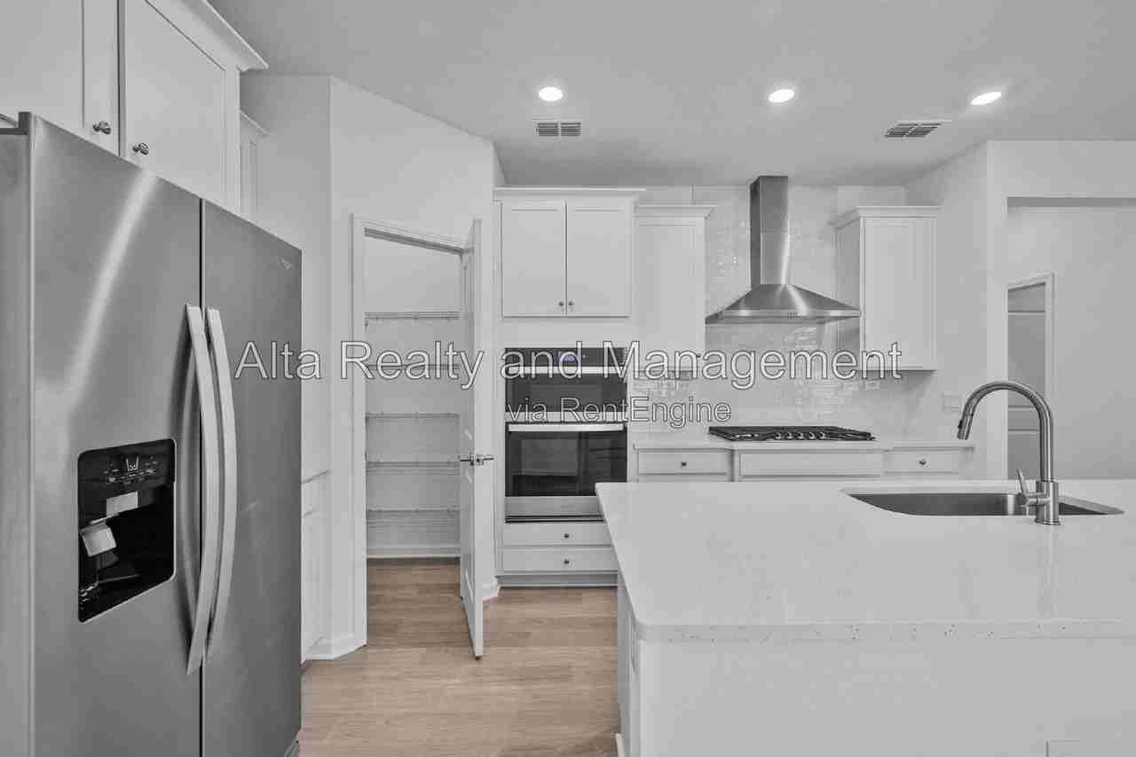 730 Farmfield Dr - Photo 7 of 50