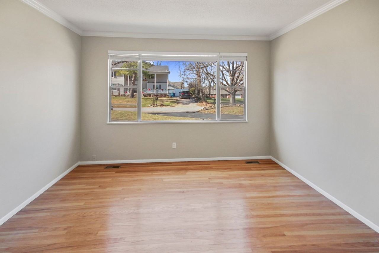222 Pleasant Grove Ave - Photo 3 of 25