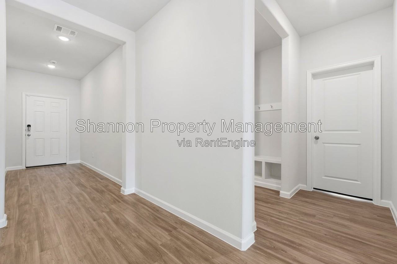 5815 Jade Crest Ct - Photo 4 of 33