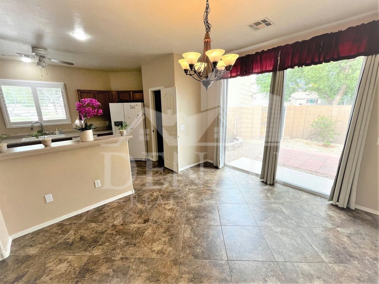 1578 S Heron Dr - Photo 5 of 24