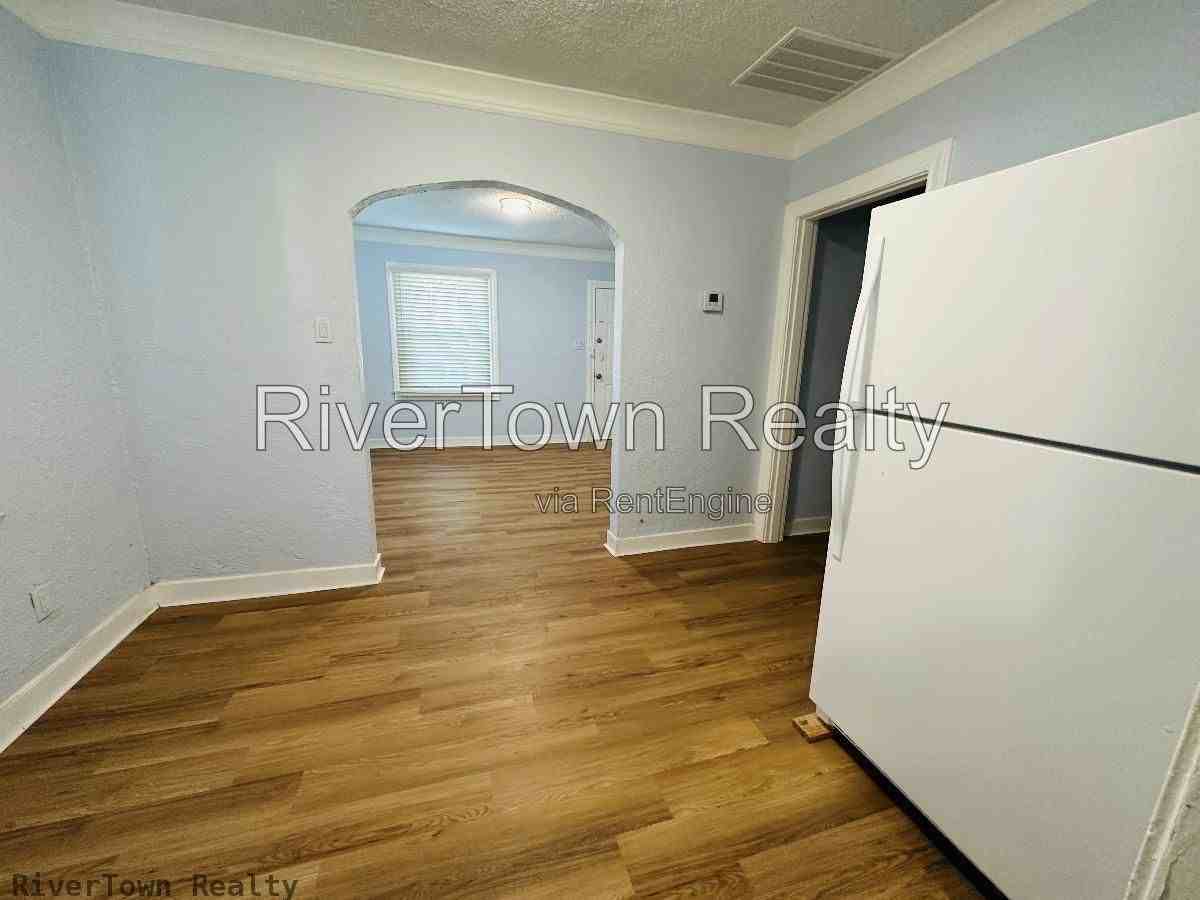 283 W Burdock Ave - Photo 4 of 12
