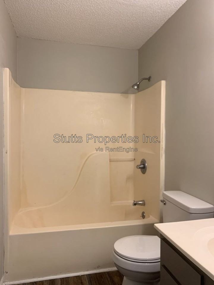 505 N Dickson St #A12 - Photo 2 of 9