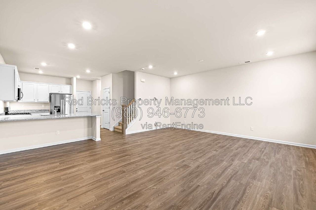 5504 Kinsbridge Dr - Photo 6 of 20