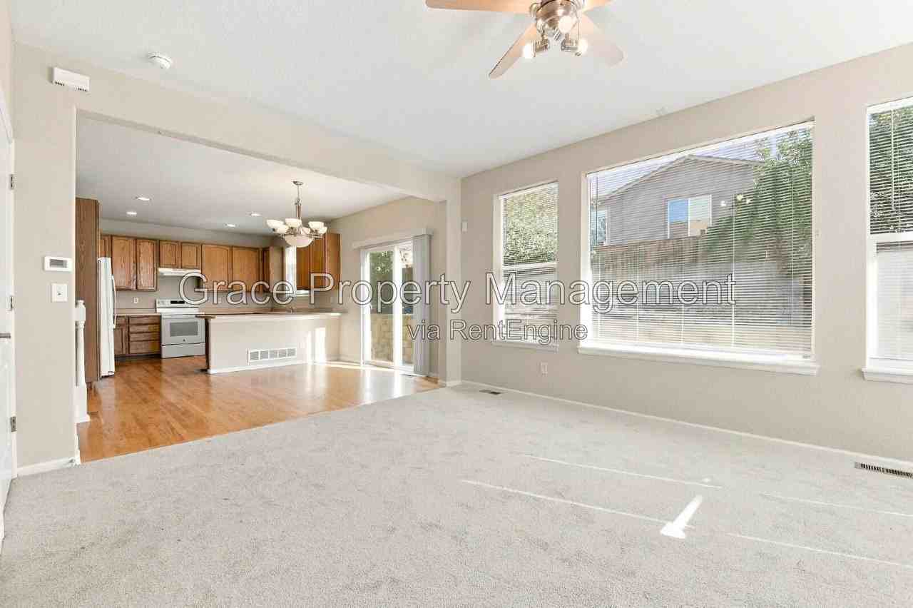 10460 Olathe St - Photo 3 of 21