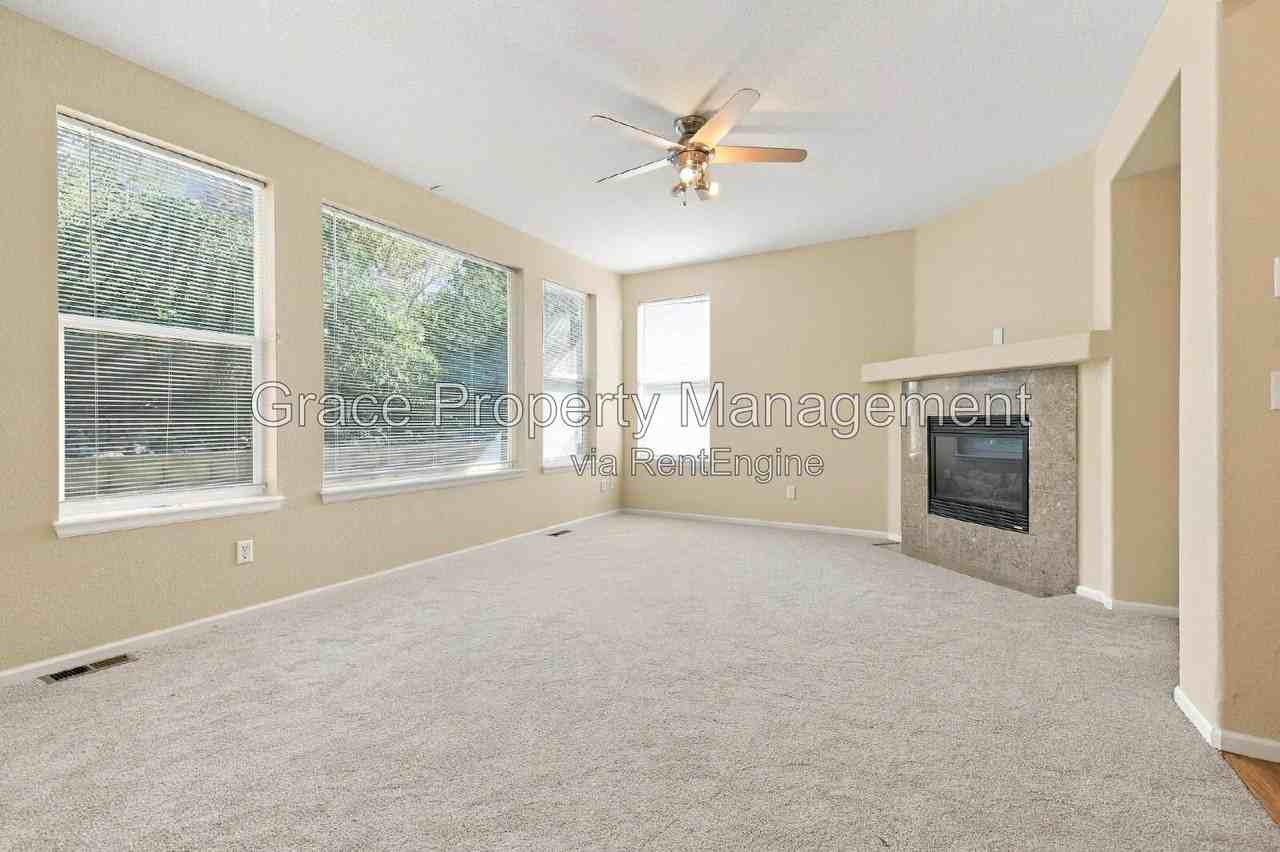 10460 Olathe St - Photo 4 of 21