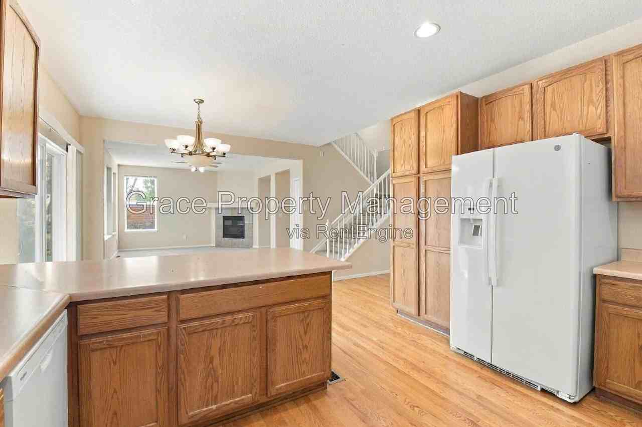10460 Olathe St - Photo 7 of 21