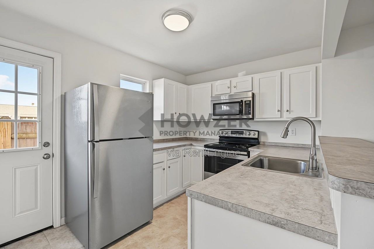 39 Pearl St #E - Photo 2 of 19