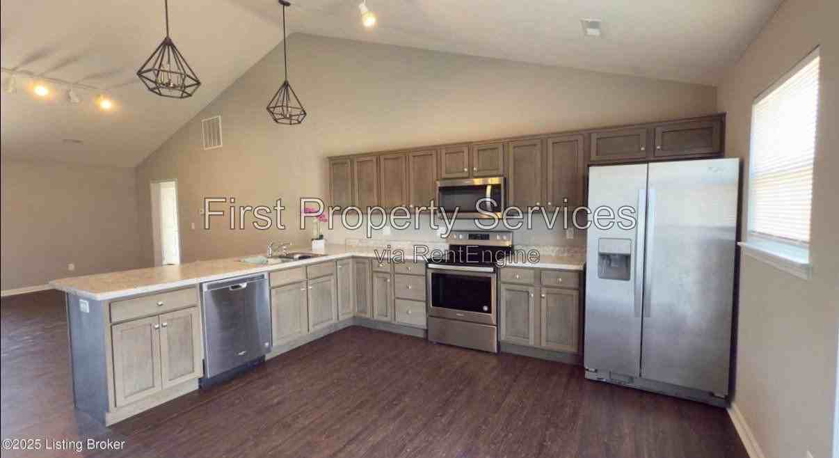 7606 Julia Dr - Photo 3 of 11