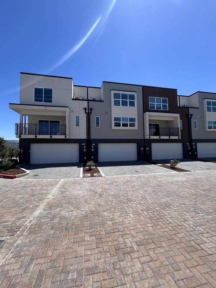 8056 Quiet Knolls Dr - Photo 3 of 18