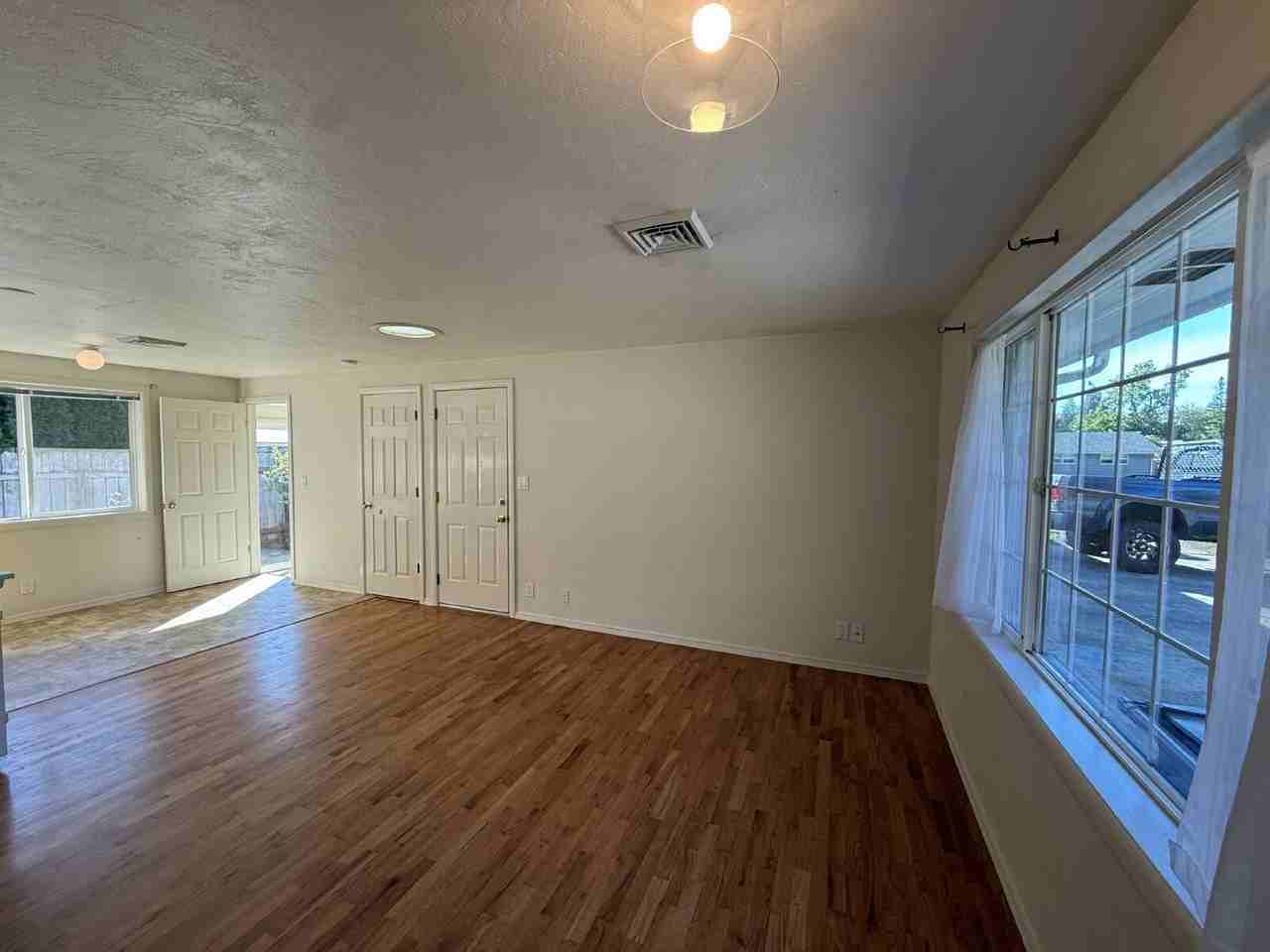 394 Rosewood Ave - Photo 3 of 14