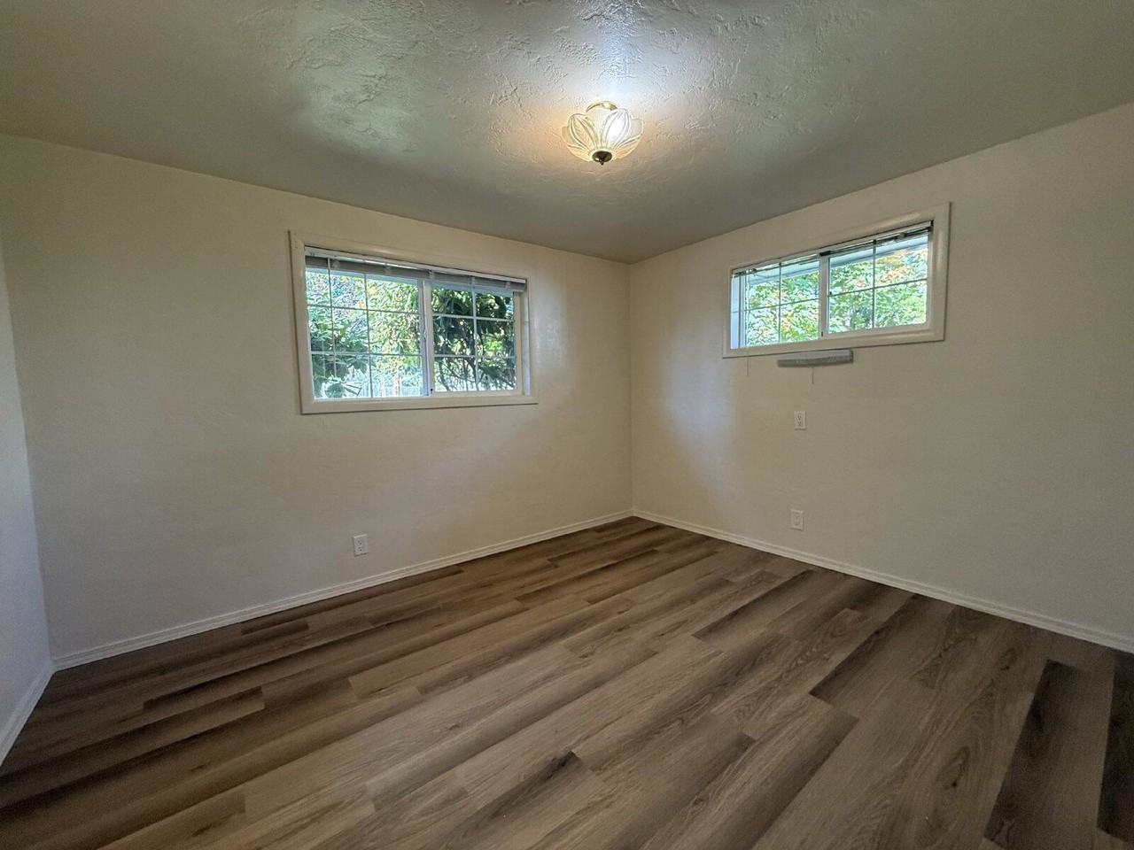 394 Rosewood Ave - Photo 5 of 14
