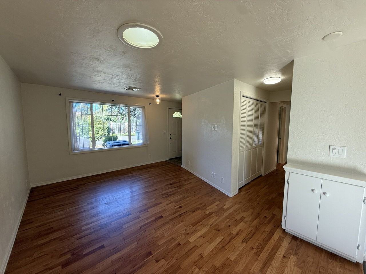 394 Rosewood Ave - Photo 6 of 14