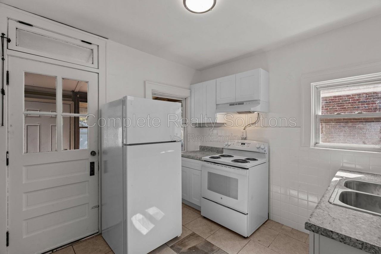 608 Tesmore Pl - Photo 2 of 34