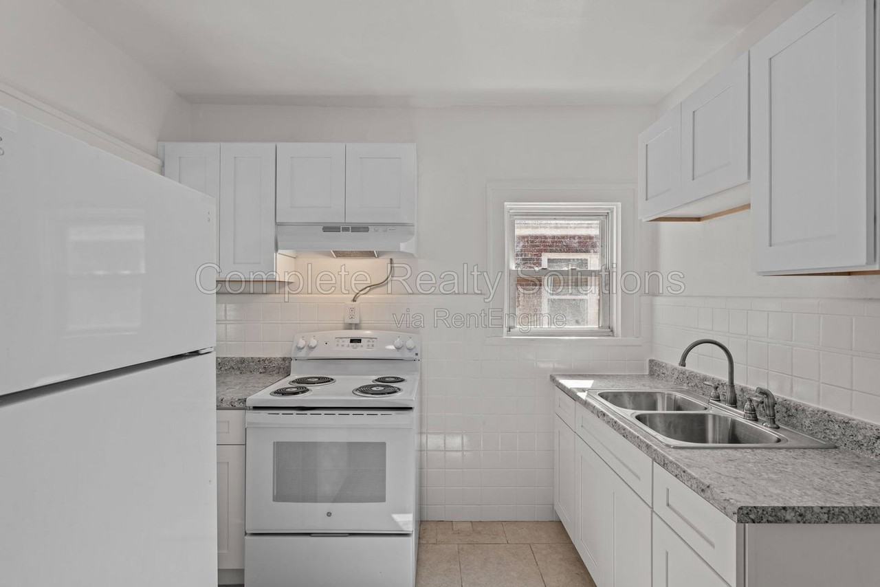 608 Tesmore Pl - Photo 3 of 34