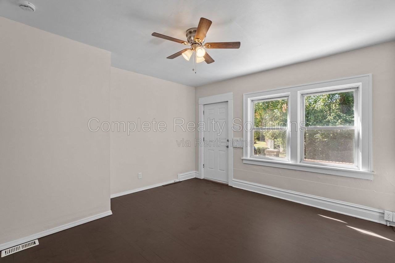 608 Tesmore Pl - Photo 5 of 34
