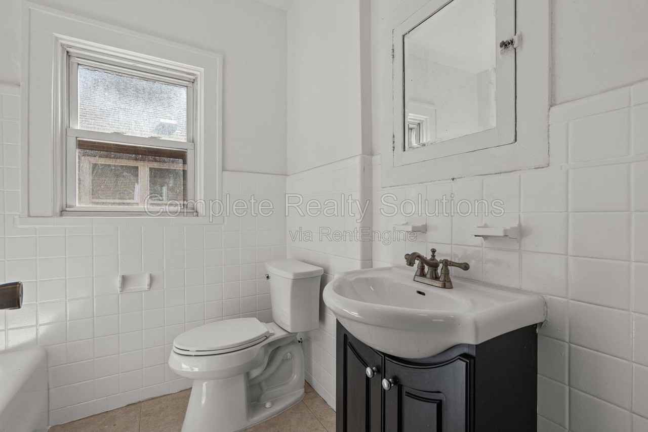 608 Tesmore Pl - Photo 7 of 34