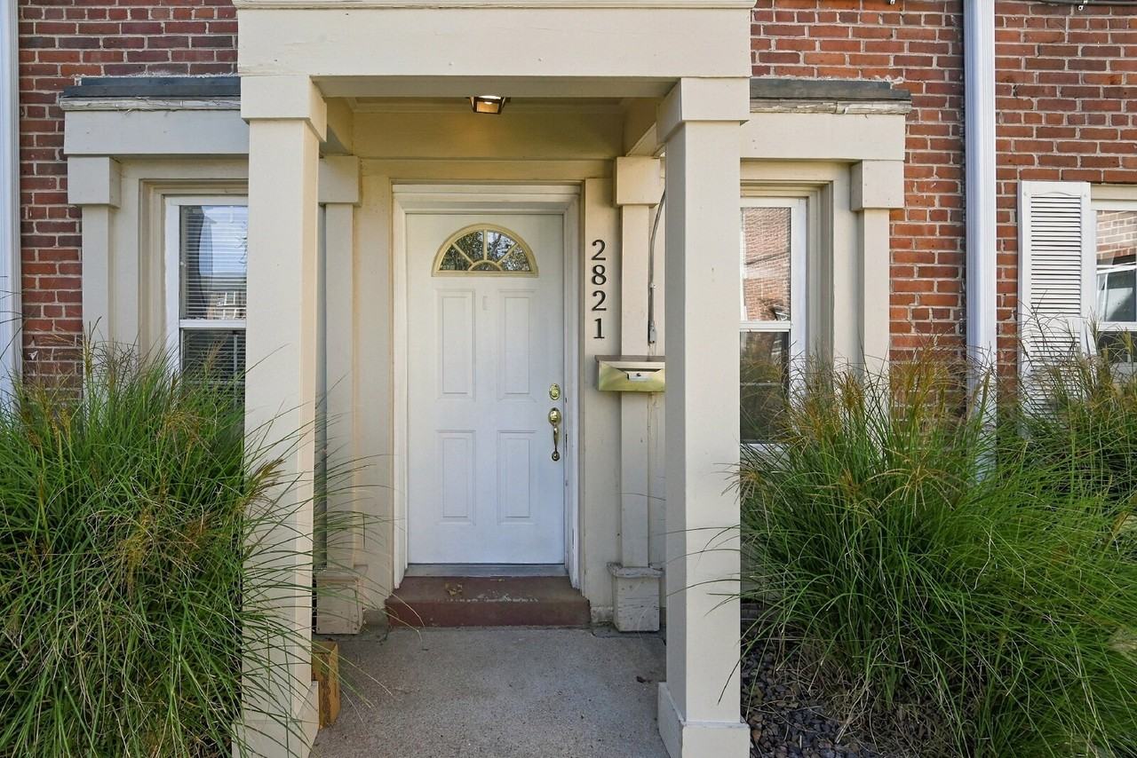2821 Jasmine St - Photo 5 of 32