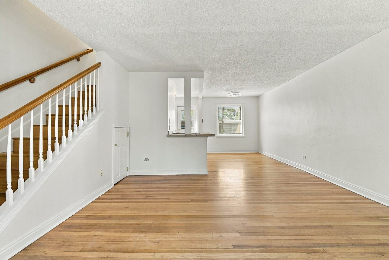 2821 Jasmine St - Photo 7 of 32