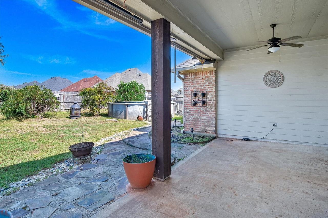 1013 Green Wood Cir - Photo 3 of 25