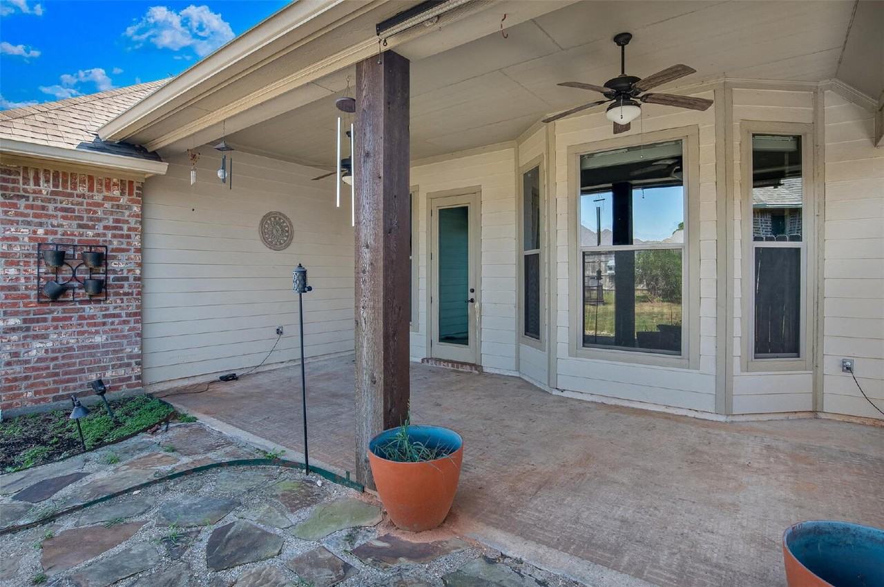 1013 Green Wood Cir - Photo 4 of 25