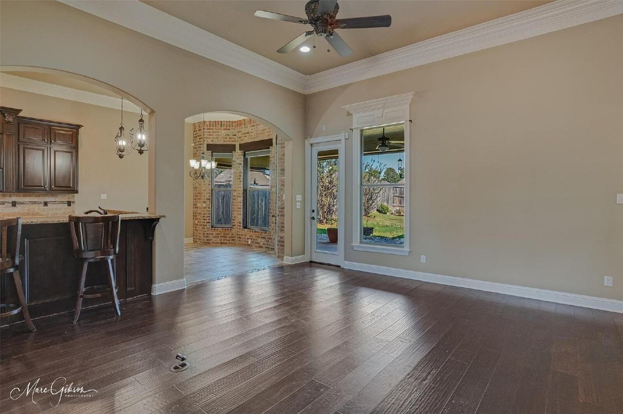 1013 Green Wood Cir - Photo 6 of 25