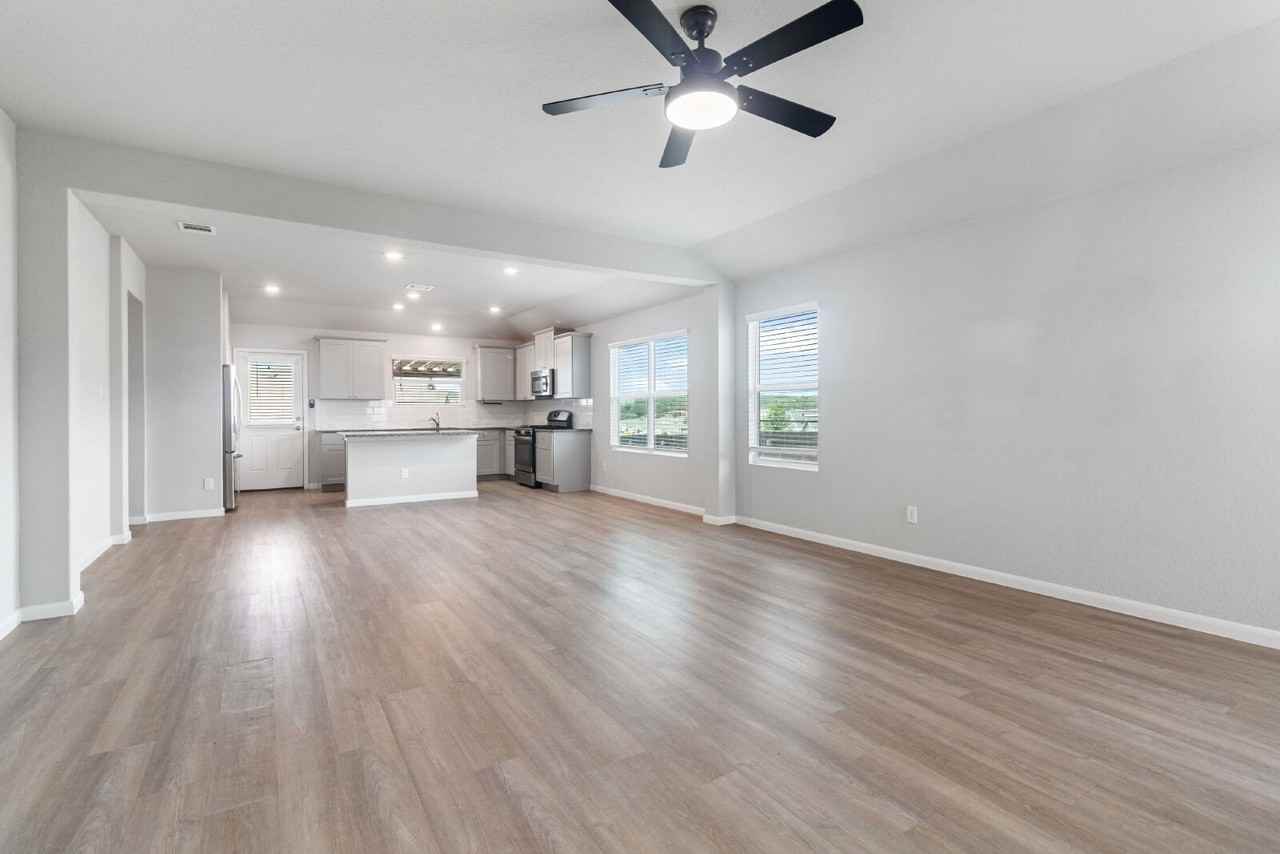 31543 Meander Ln - Photo 4 of 17