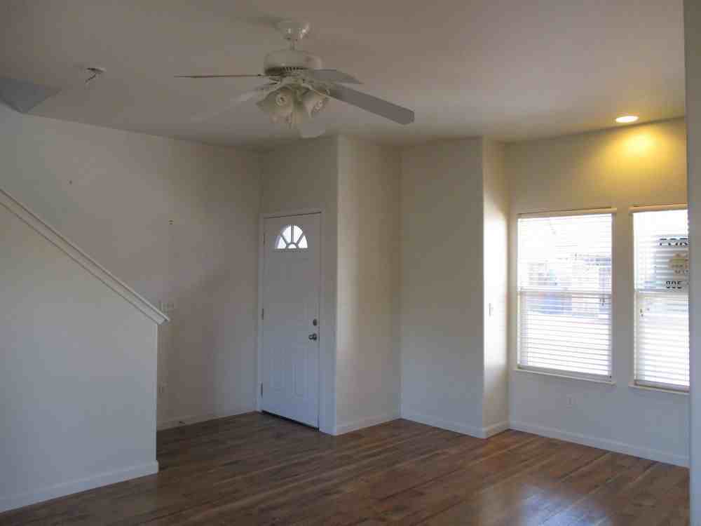 512 Village Ct - Photo 2 of 24