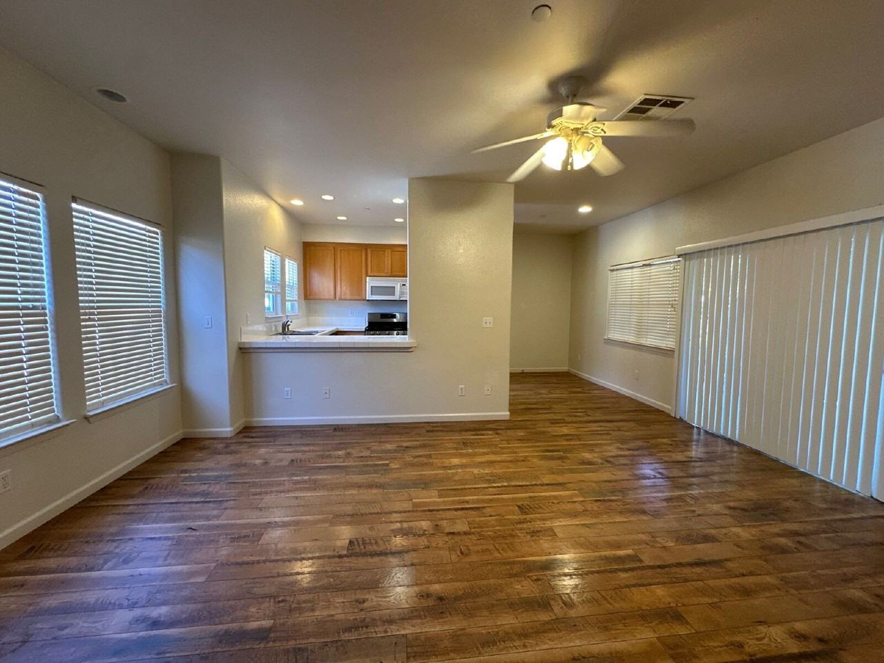 512 Village Ct - Photo 3 of 24
