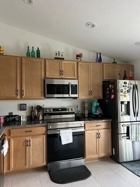 24 Lindsay Dr Unit B - Photo 3 of 7