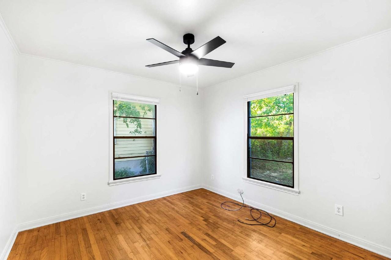 2729 Herring Ave - Photo 4 of 11