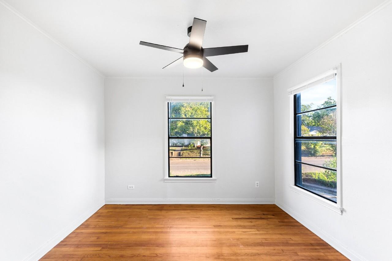 2729 Herring Ave - Photo 5 of 11