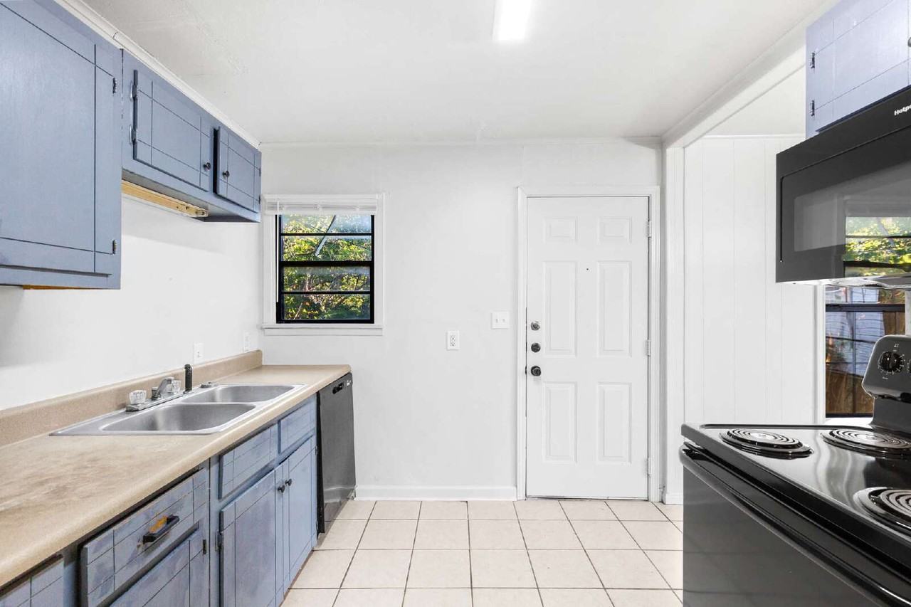2729 Herring Ave - Photo 6 of 11