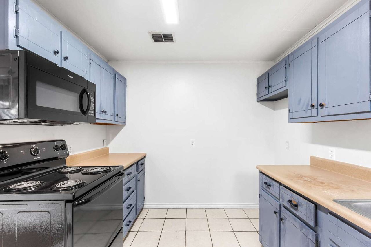 2729 Herring Ave - Photo 7 of 11