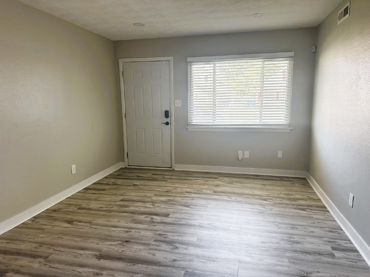 2967 Delaware Xing - Photo 6 of 23