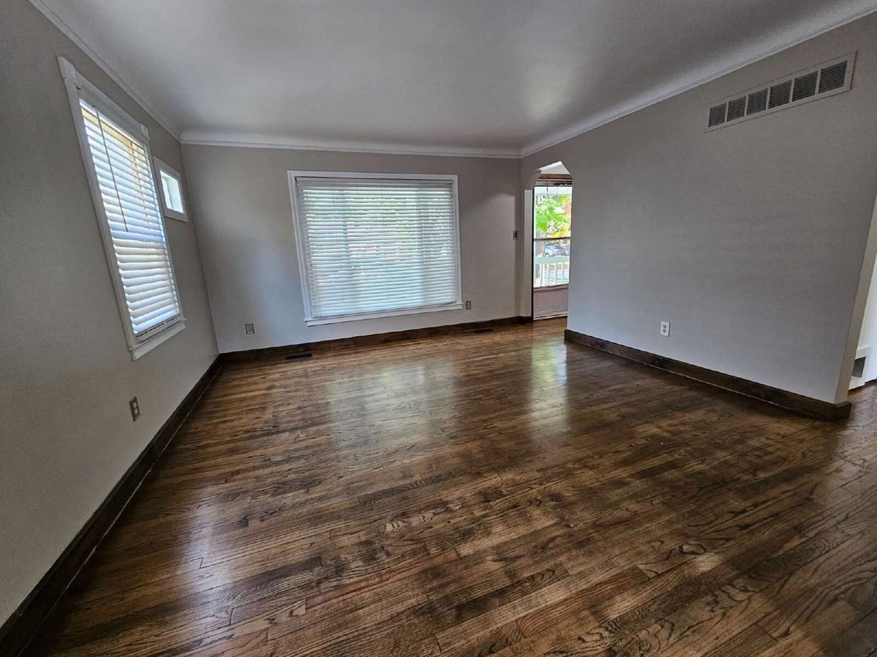 2316 Dallas Ave - Photo 5 of 15