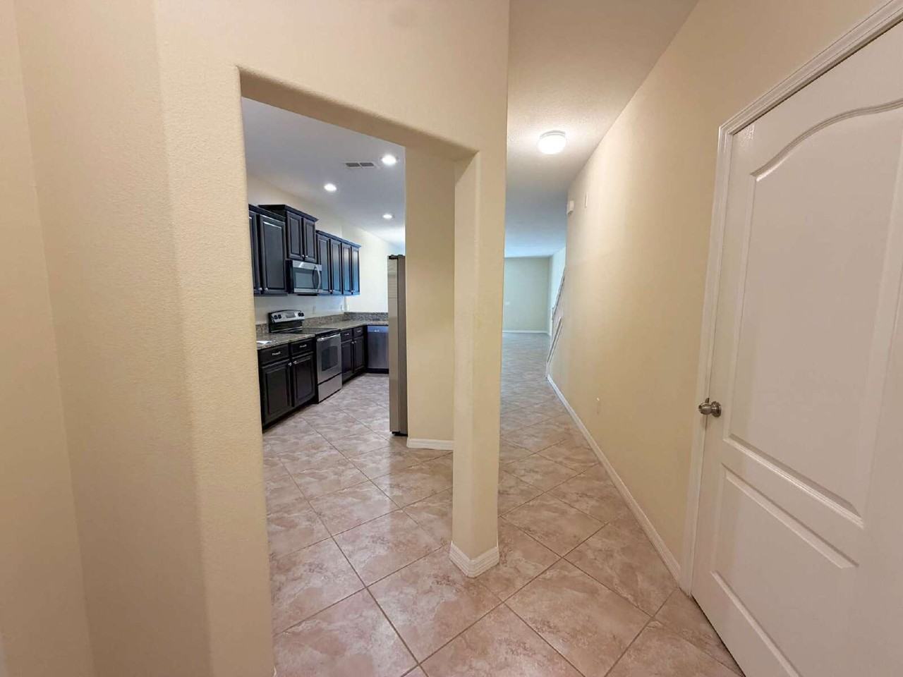 9540 Trumpet Vine Loop - Photo 2 of 16