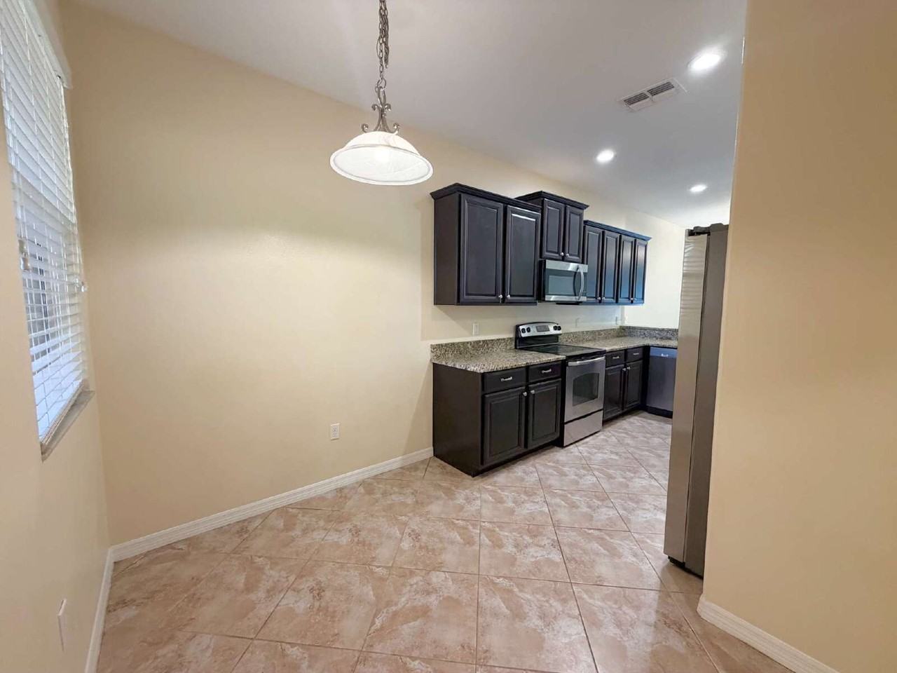 9540 Trumpet Vine Loop - Photo 3 of 16